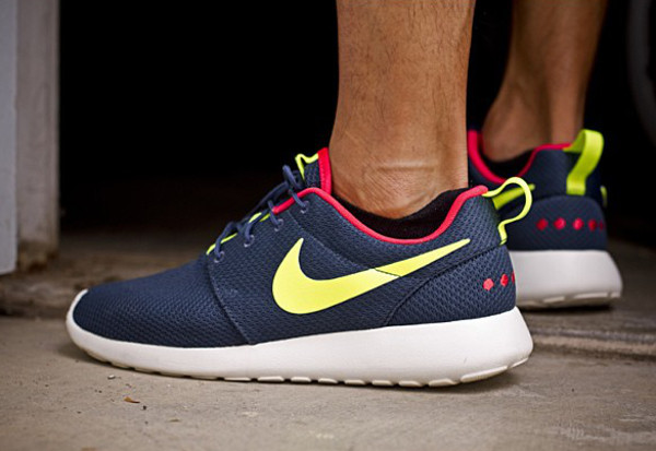 nike roshe run premium id