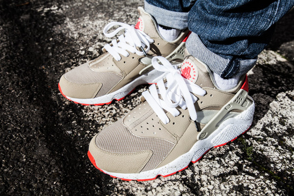 nike air huarache light beige laser crimson acheter