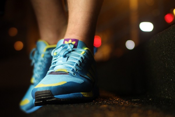 Adidas ZX Flux Weave OG 'Aqua' aux pieds (6)