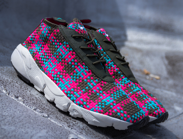 Nike Air Footscape Desert Chukka Hyper Pink