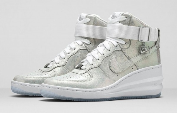 Nike AIR FORCE 1 IRIDESCENT PEARL  (1)