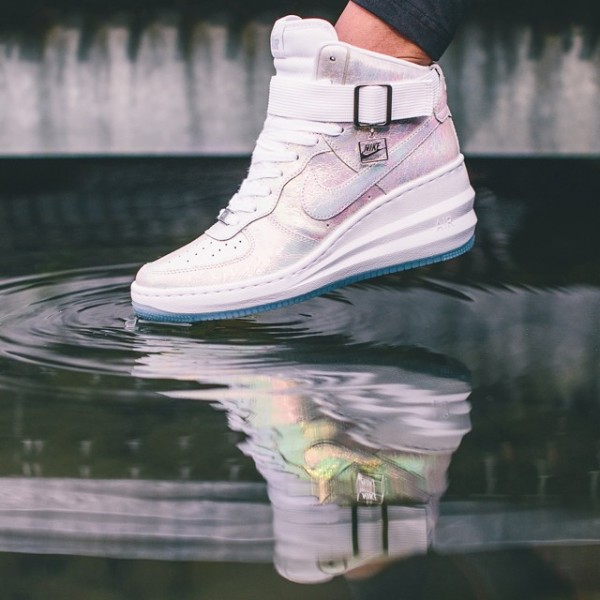 Nike AIR FORCE 1 IRIDESCENT PEARL  (13)