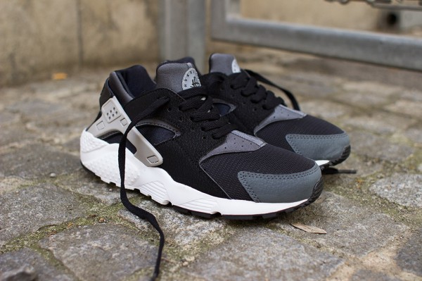 Nike Air Huarache GS Black & Grey  (1)