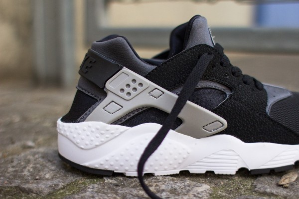 Nike Air Huarache GS Black & Grey  (3)