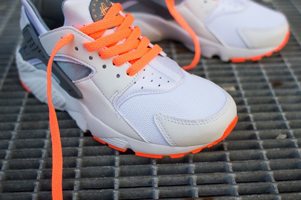 Nike Air Huarache GS “Bright Mango & Grey” (3)