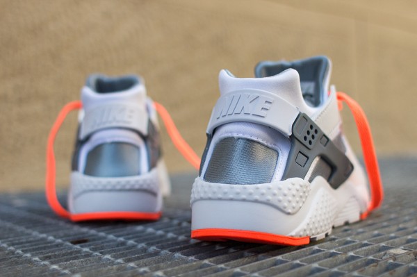 Nike Air Huarache GS “Bright Mango & Grey” (6)