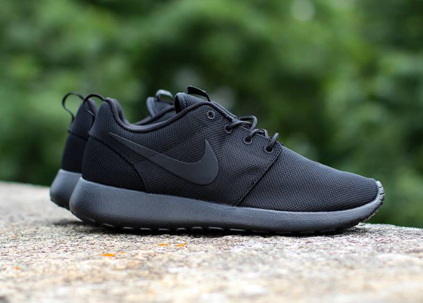 nike roshe run homme toute noir