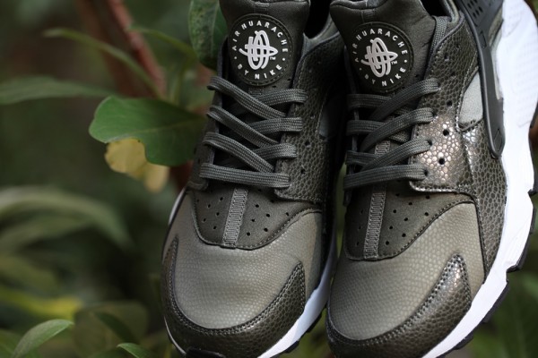 Nike Air Huarache 'Safari' (White Cargo Khaki) (2)