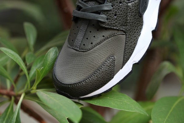 Nike Air Huarache 'Safari' (White Cargo Khaki) (4)