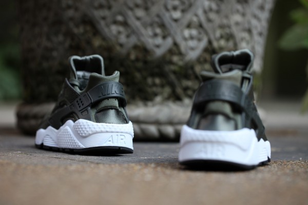 Nike Air Huarache 'Safari' (White Cargo Khaki) (5)