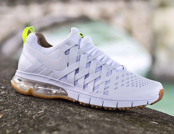 Nike fingertrap hotsell max white