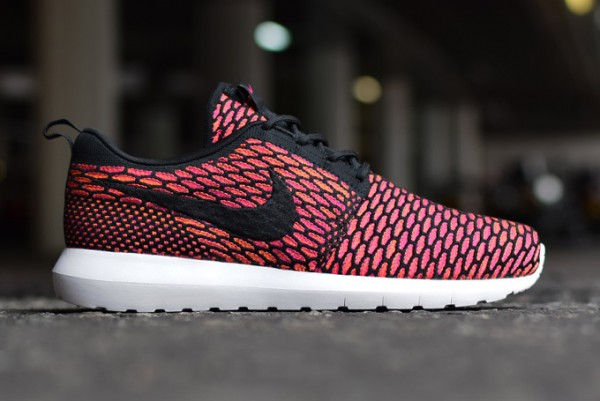 Nike Flyknit Roshe Run Fireberry (2)