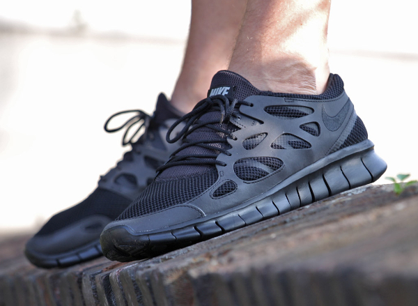 Avenue justere system Où acheter la Nike Free Run 2 'Triple Black' 3M ?