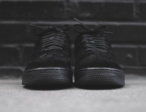 nike air force 1 triple black suede