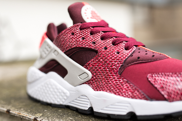 nike air huarache femme burgundy snake