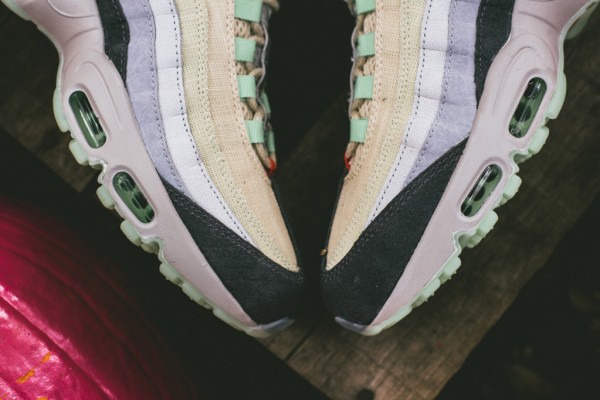 Nike Air Max 95 Halloween (Beige Green) (2)