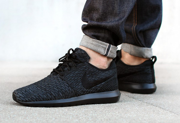 black nike roshe one