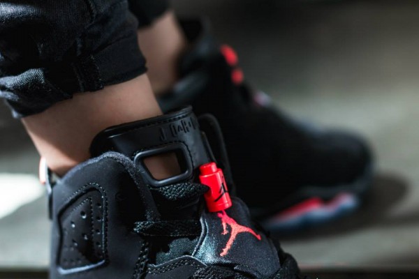 Air Jordan 6 Black Infrared 2014 BG aux pieds (1)