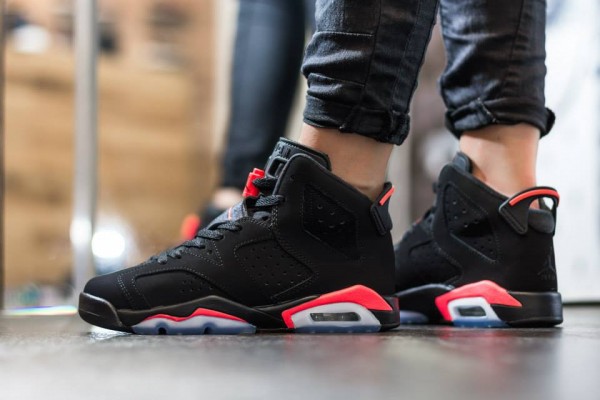 Air Jordan 6 Black Infrared 2014 BG aux pieds (2)