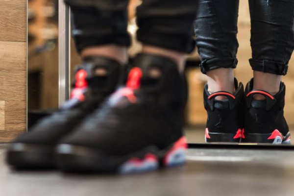 Air Jordan 6 Black Infrared 2014 BG aux pieds (5)