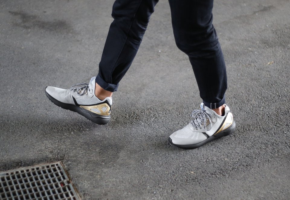 Adidas Tubular Runner 'New Year Eve' Medium Grey aux pieds (4)