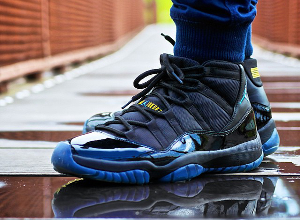 Jordan 11 noir bleu deals