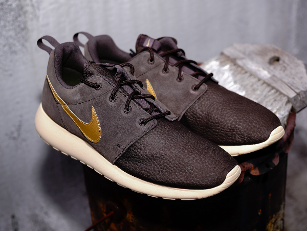 nike roshe run suede