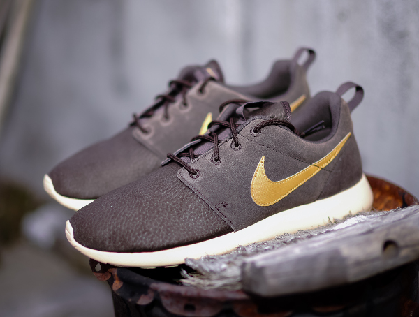 nike roshe run suede