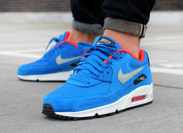 Electric blue nike air max discount