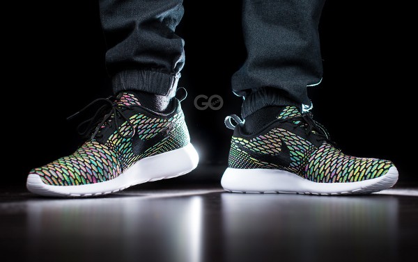 Nike Flyknit Roshe ID Multicolor aux pieds (1)