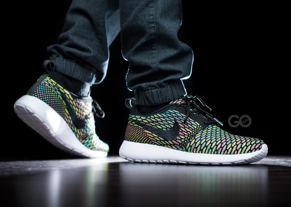 Interpreteren Reinig de vloer etnisch Nike Flyknit Roshe Run ID : les options Multicolor & Gold