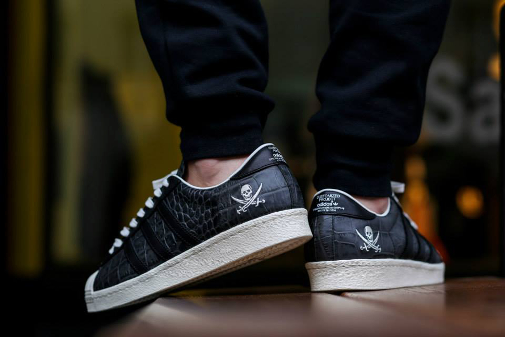 Adidas Superstar 'Crocodile Leather' x Neighborhood aux pieds (1)