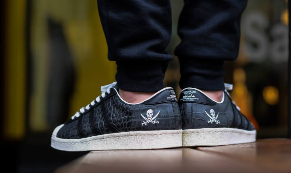 Adidas Superstar 'Crocodile Leather' x Neighborhood aux pieds (3)