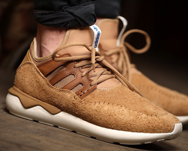 Adidas Tubular Moc Runner 'Timbers' aux pieds-1