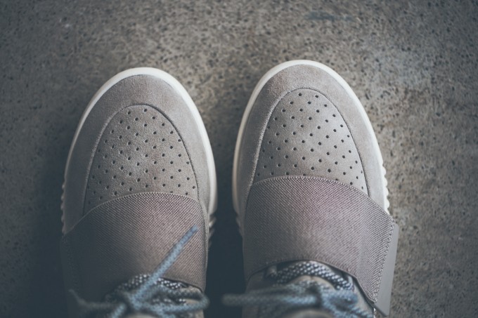 Adidas Yeezy 750 Boost Light Brown Carbon White (2)