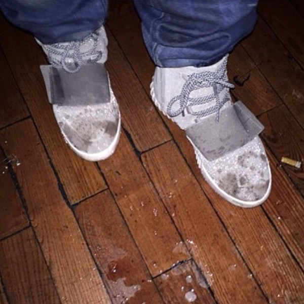 Adidas Yeezy 750 Sneaker Comedy Club (1)