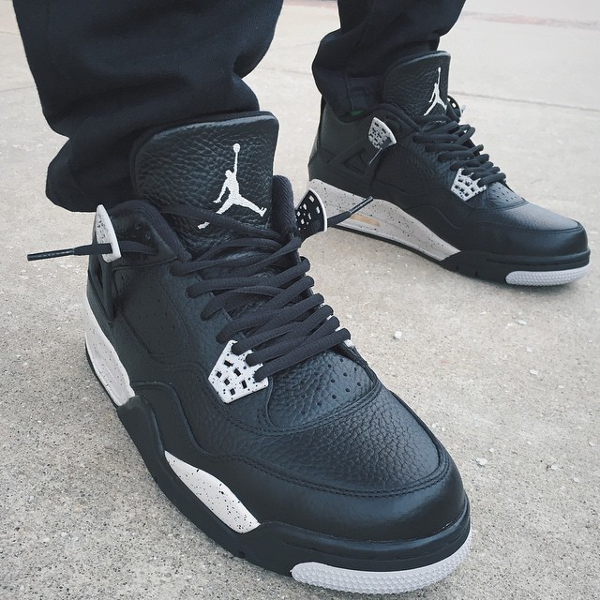 Air Jordan 4 Oreo Retro 2015 aux pieds (2)