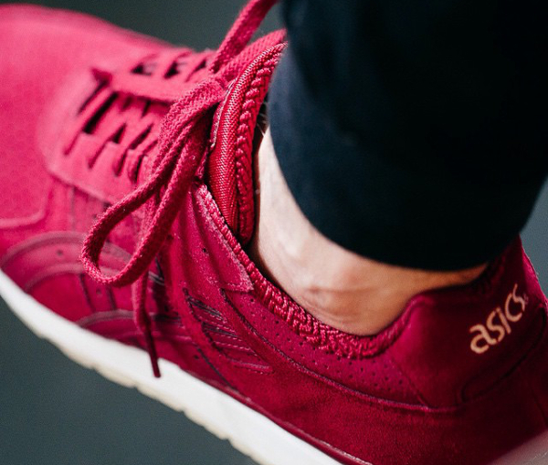 Asics GT 2 'Suede' Burgundy (Bordeaux) aux pieds (3)