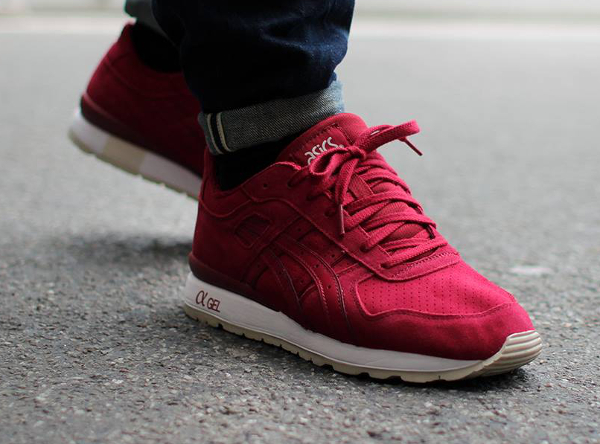 Asics GT 2 'Suede' Burgundy (Bordeaux) aux pieds (5)