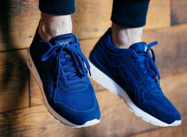 Asics GT 2 'Suede'  Navy (bleu marine) aux pieds (1)