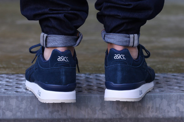 Asics GT 2 'Suede'  Navy (bleu marine) aux pieds (3)