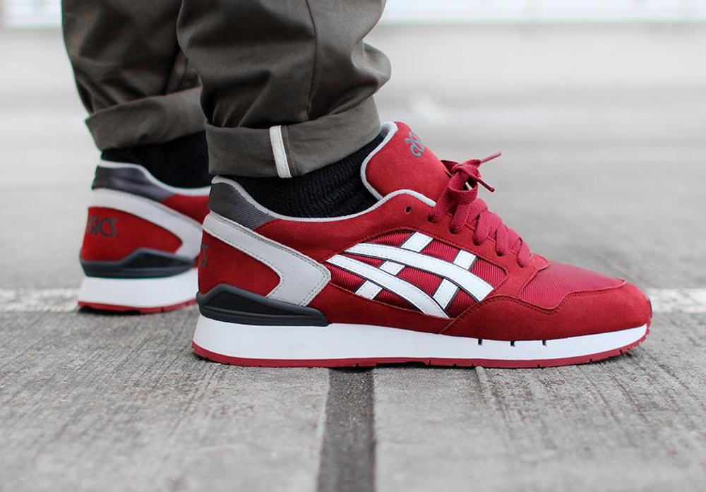 Asics Gel Atlanis Burgundy White (Bordeaux) aux pieds  (1)