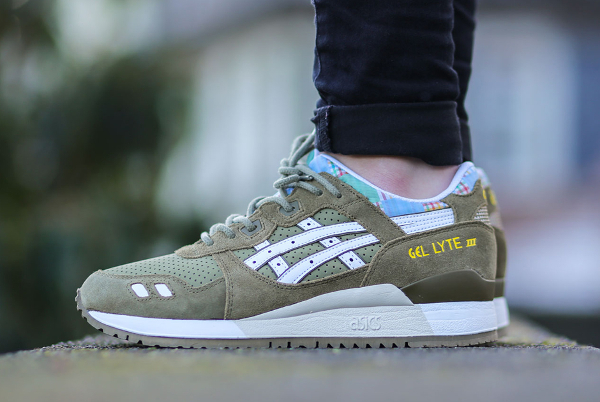 Asics Gel Lyte 3 Plaid 'Light Olive' aux pieds-1