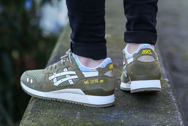 Asics Gel Lyte 3 Plaid 'Light Olive' aux pieds-2