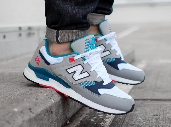 New Balance M530 GBP 'Micro Chip Blue' (gris & bleue) aux pieds  (4)