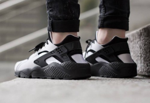 nike huarache blanche et noir