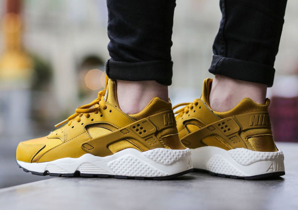 nike air huarache bronzine