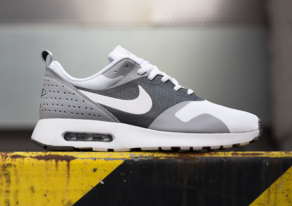 nike tavas gris