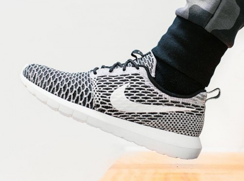 nike roshe run floral homme beige