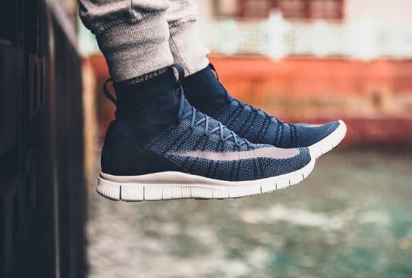 Nike Free Mercurial Superfly SP 'Dark Obsidian' (bleu marine) aux pieds (3)